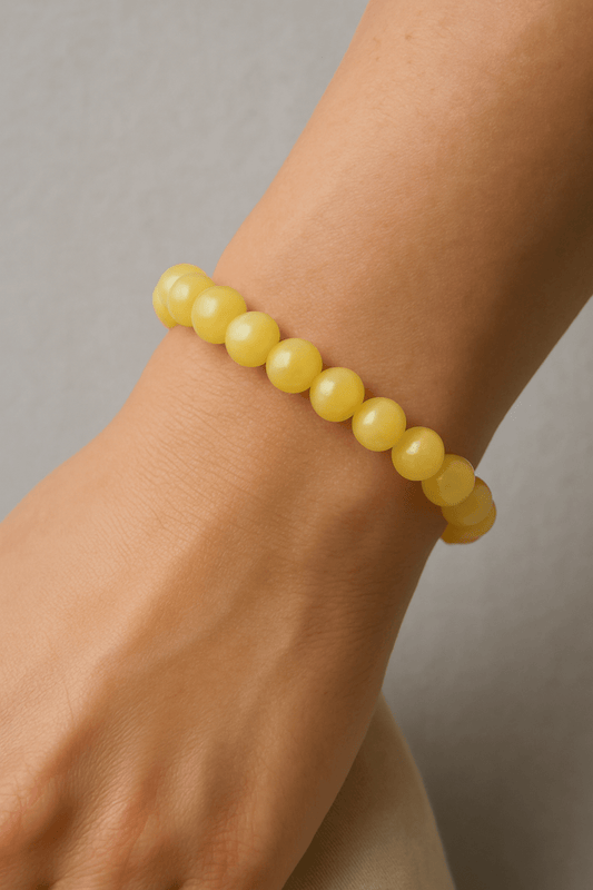 Mesurer son tour de poignet avec un mètre de couturière - Bijoux en Pierre Naturelle