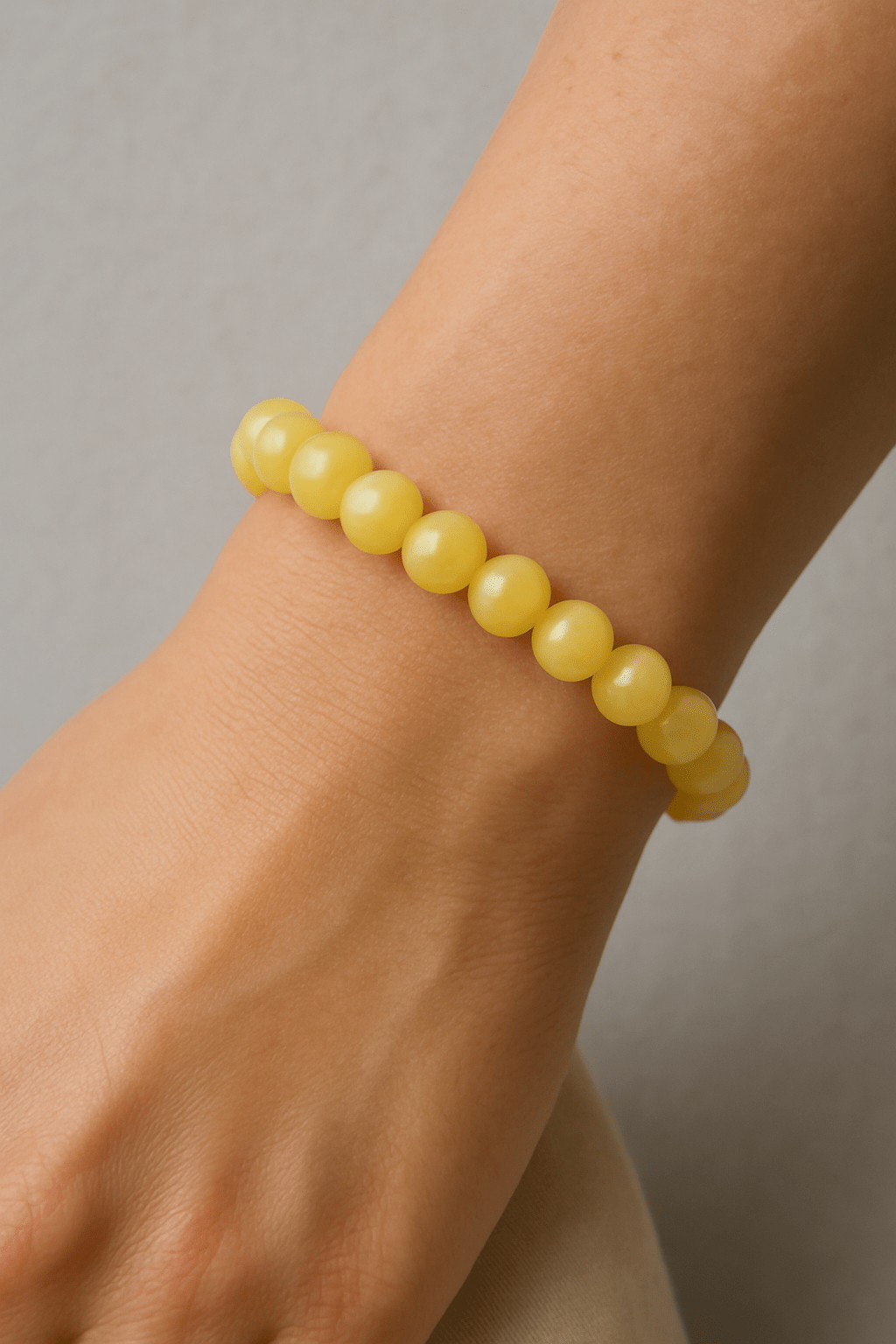 Mesurer son tour de poignet avec un mètre de couturière - Bijoux en Pierre Naturelle